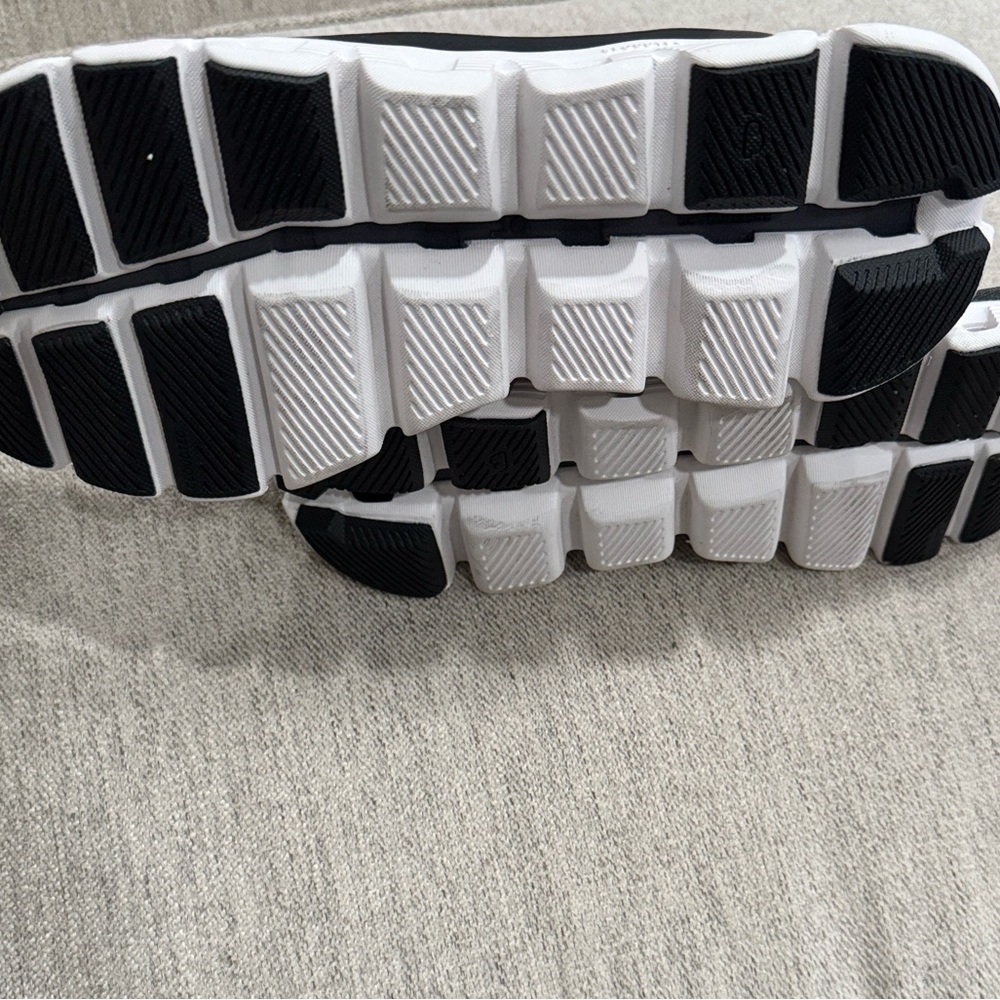 NWOT On Running Cloud Athletic Shoes - Picture 3 of 5